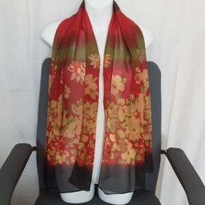 Chic Floral Scarf in Red and Green